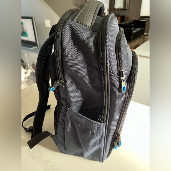 NWOT blue samsonite xenon 3.0 checkpoint friendly backpack. New wave loans logo. - Picture 10 of 16